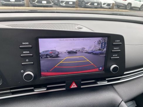 Certified 2021 Hyundai Elantra SE image 11