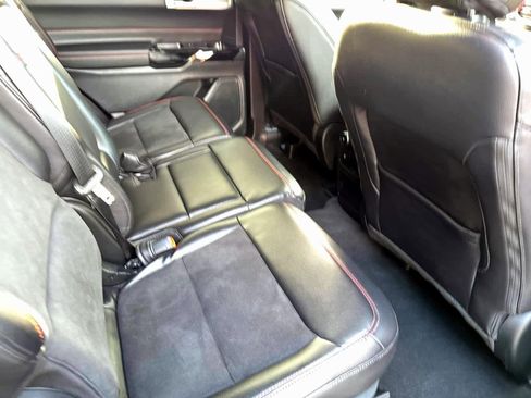 Used 2024 Ford Explorer ST-Line w/ Class IV Trailer Tow Package image 11