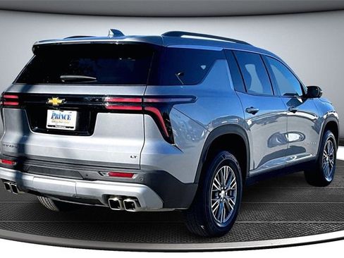 Used 2024 Chevrolet Traverse LT image 6