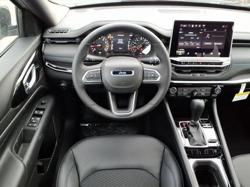 New 2026 Jeep Compass Latitude image 5