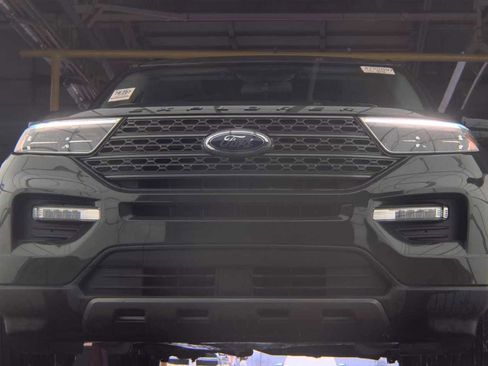 Used 2023 Ford Explorer XLT w/ Equipment Group 202A image 4