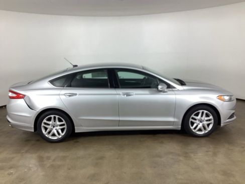 Used 2014 Ford Fusion SE FWD image 7