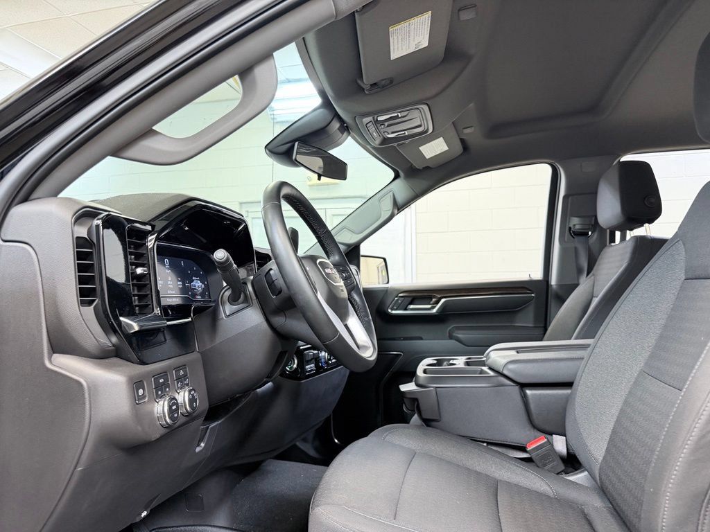 Used 2025 GMC Sierra 1500 SLE AWD/4WD image 16