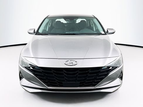 Used 2023 Hyundai Elantra SEL w/ Convenience Package FWD image 2