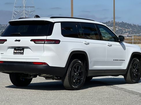 New 2025 Jeep Grand Cherokee L Altitude image 4