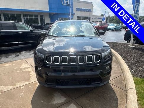 Used 2023 Jeep Compass Latitude AWD/4WD image 2
