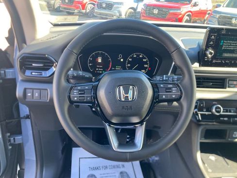 New 2025 Honda Pilot Touring image 11