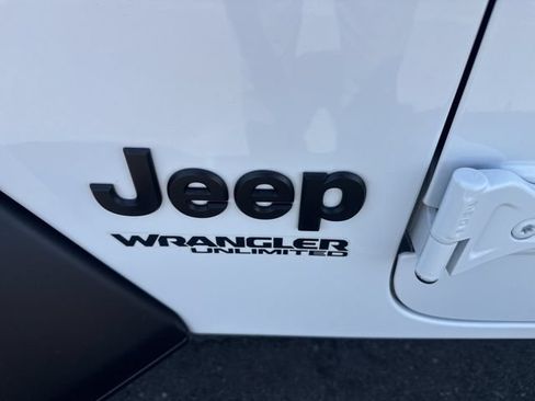 Used 2022 Jeep Wrangler Unlimited Sport AWD/4WD image 35