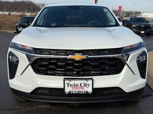 Used 2024 Chevrolet Trax LS w/ Driver Confidence Package image 9