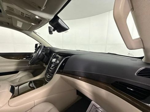 Used 2020 Cadillac Escalade ESV Premium Luxury AWD/4WD image 32