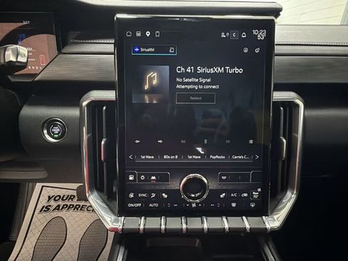 Certified 2024 GMC Acadia Elevation w/ Luxury Package AWD/4WD image 16
