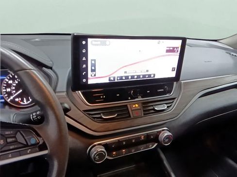 Certified 2024 Nissan Altima 2.5 SV w/ SV Premium Package AWD/4WD image 16