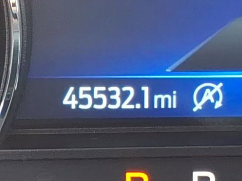 Certified 2021 Ford Explorer XLT w/ Equipment Group 202A image 25