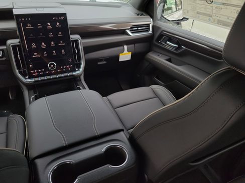 New 2026 GMC Yukon XL Elevation w/ Elevation Premium Package AWD/4WD image 18