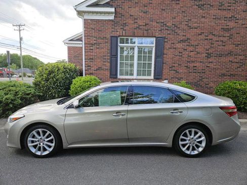 Used 2013 Toyota Avalon Limited image 2