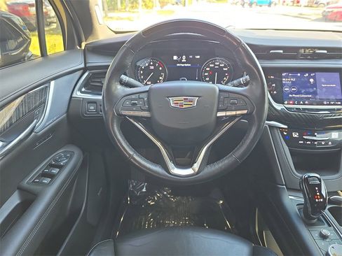 Used 2023 Cadillac XT6 Premium Luxury w/ Technology Package image 12
