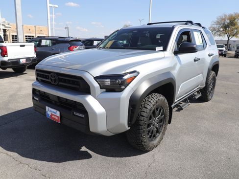 Used 2025 Toyota 4Runner SR5 image 2