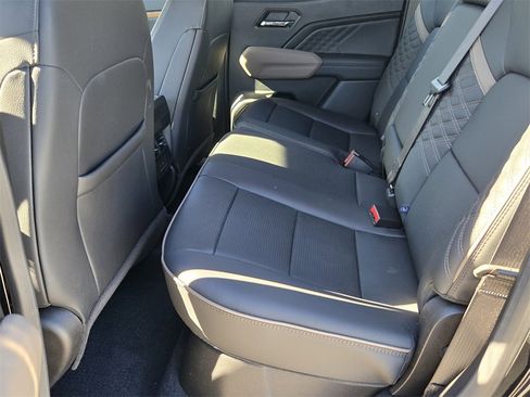 Used 2025 GMC Canyon Denali image 12