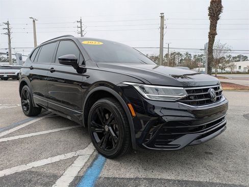 Used 2023 Volkswagen Tiguan SE R-Line image 8