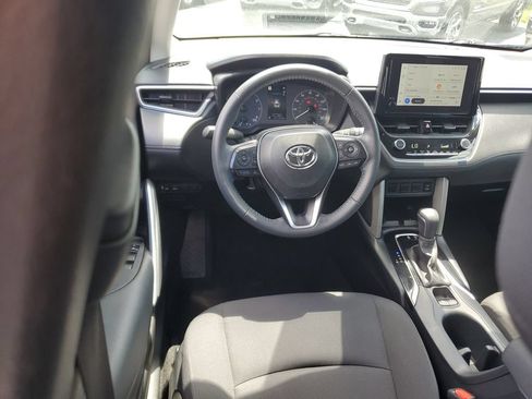 Used 2024 Toyota Corolla Cross LE FWD image 11