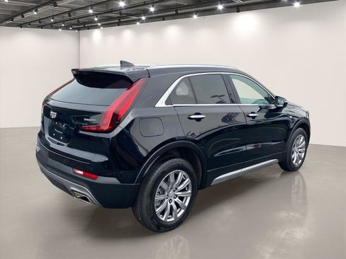 Used 2023 Cadillac XT4 Premium Luxury w/ Cold Weather Package AWD/4WD image 7