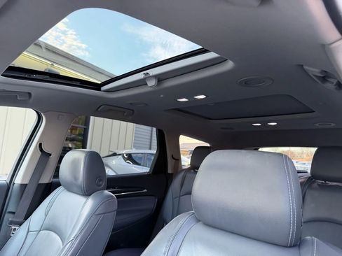 Used 2018 Buick Enclave Essence image 30