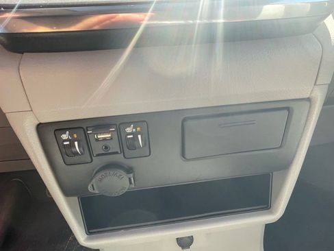 Used 2019 Toyota Sienna XLE w/ XLE Navigation Package AWD/4WD image 16