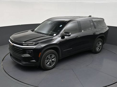 Used 2024 Chevrolet Traverse LS FWD image 12