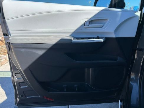 Used 2025 Toyota Sienna LE image 10