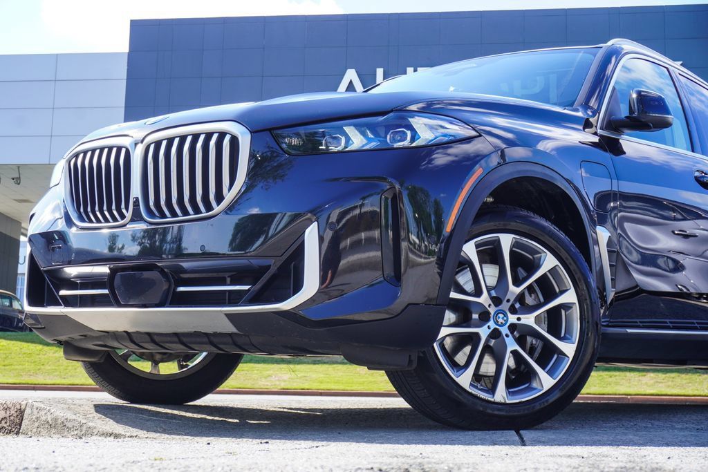 Used 2025 BMW X5 xDrive50e AWD/4WD image 2