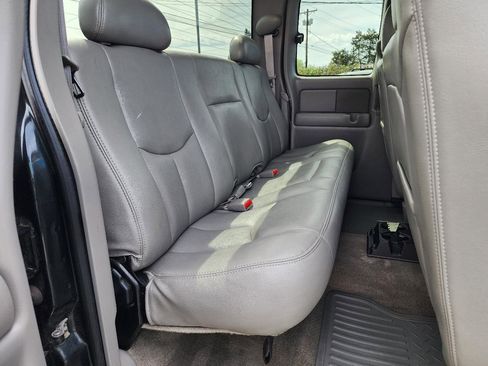 Used 2004 Chevrolet Silverado 2500 LT AWD/4WD image 25