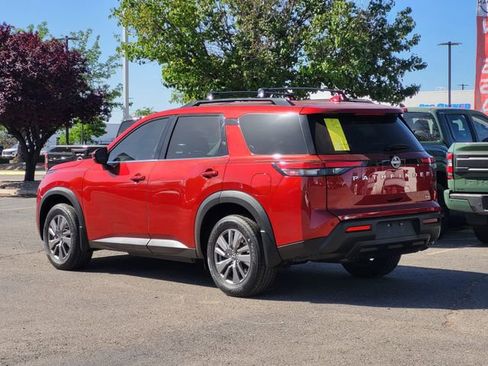 Certified 2024 Nissan Pathfinder SV FWD image 3