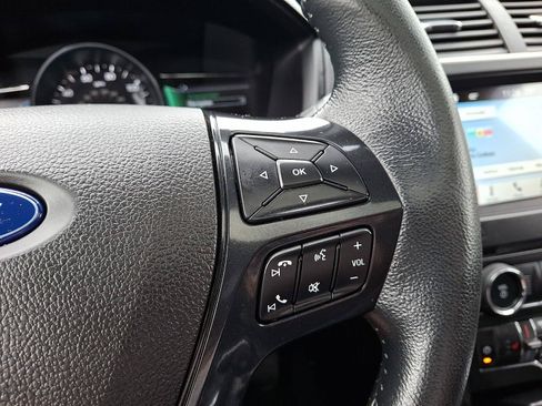 Used 2018 Ford Explorer XLT w/ Equipment Group 202A AWD/4WD image 22