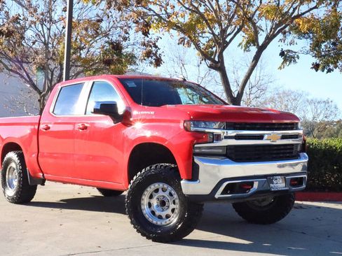 Used 2020 Chevrolet Silverado 1500 LT w/ Convenience Package image 2