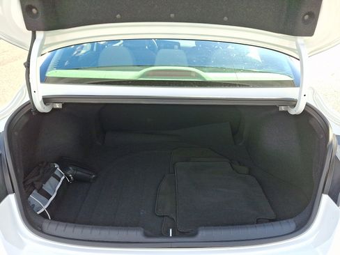 Used 2024 Hyundai Elantra SEL image 31