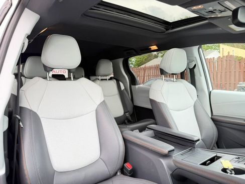 Used 2021 Toyota Sienna XSE w/ XSE Plus Package FWD image 34
