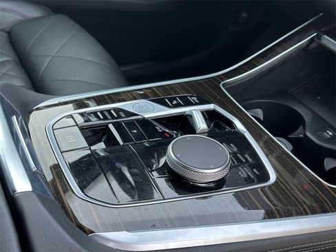 Used 2024 BMW X5 xDrive40i w/ Premium Package image 18