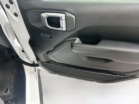 Used 2023 Jeep Wrangler Unlimited AWD/4WD image 30