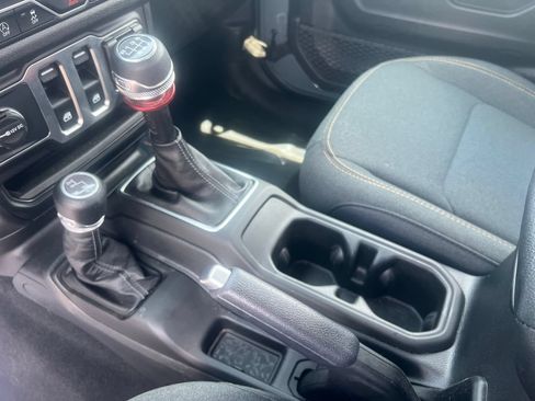Used 2025 Jeep Wrangler Sport AWD/4WD image 23