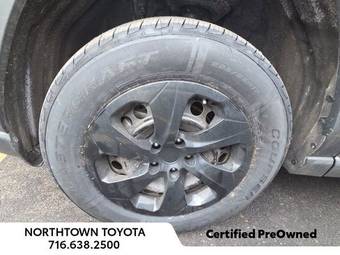 Used 2022 Toyota RAV4 LE image 12