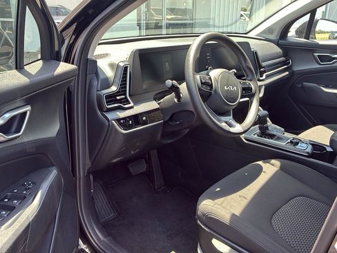 Used 2025 Kia Sportage LX FWD image 17