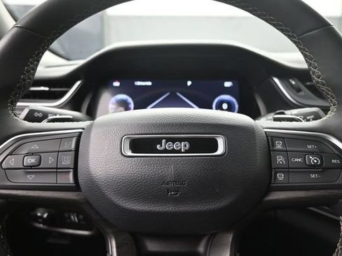 Used 2023 Jeep Grand Cherokee L Limited AWD/4WD image 16