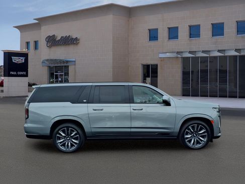 Used 2023 Cadillac Escalade ESV Sport Platinum AWD/4WD image 4