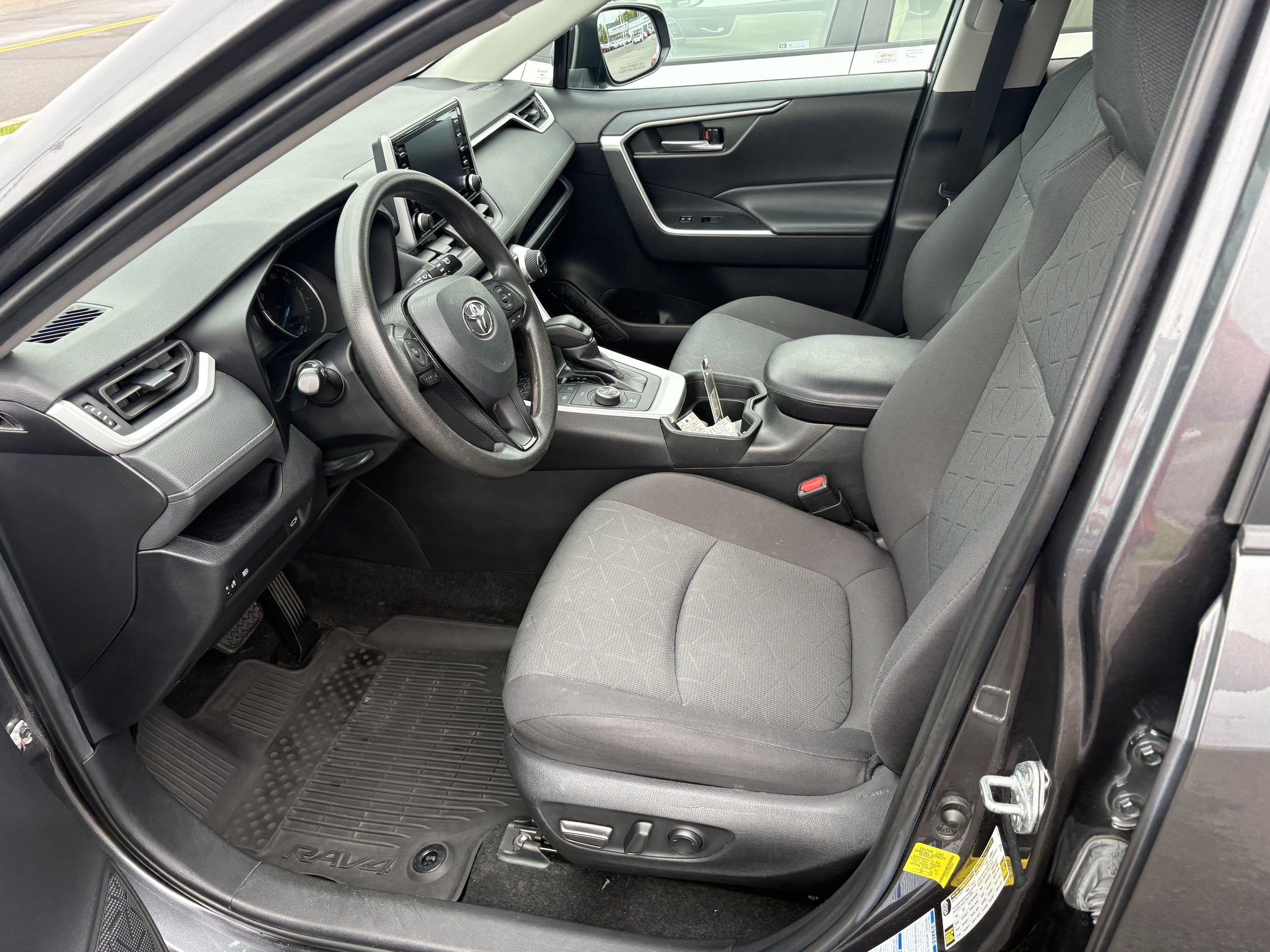 Used 2021 Toyota RAV4 XLE w/ Convenience Package AWD/4WD image 4