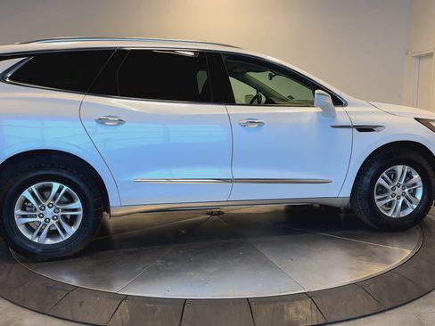 Used 2018 Buick Enclave Essence image 9