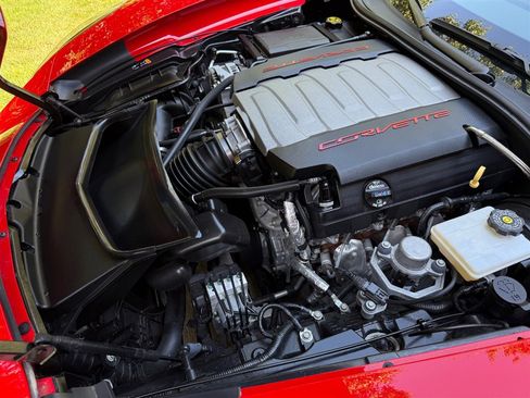 Used 2019 Chevrolet Corvette Stingray Coupe w/ Carbon Flash Badge Package RWD image 60