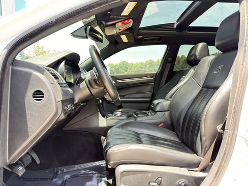 Used 2019 Chrysler 300 S w/ S Model Appearance Package RWD image 14