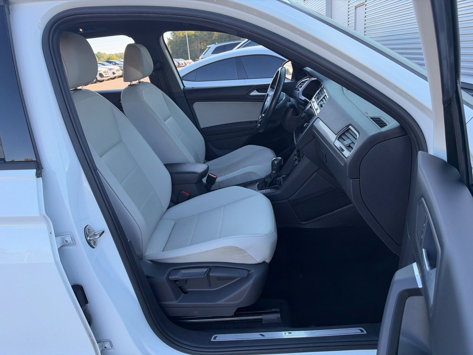 Used 2019 Volkswagen Tiguan SEL Premium R-Line FWD image 37