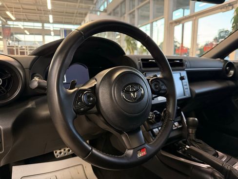 Used 2025 Toyota GR86 Premium w/ Performance Package RWD image 32