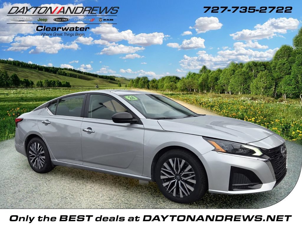 Used 2024 Nissan Altima 2.5 SV FWD image 1